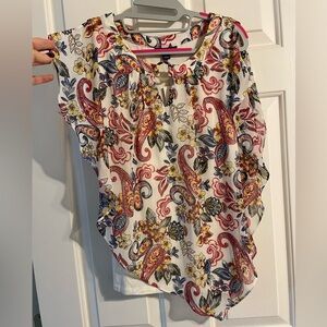 Lightweight, lined blouse. I’m a size 6 and 5’4”.